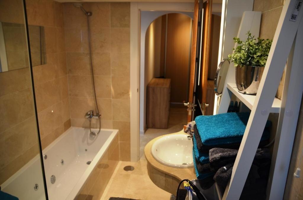 Penthouse Mit Privatem Jacuzzi In Marbella - La Mairena Apartamento Ojén Exterior foto