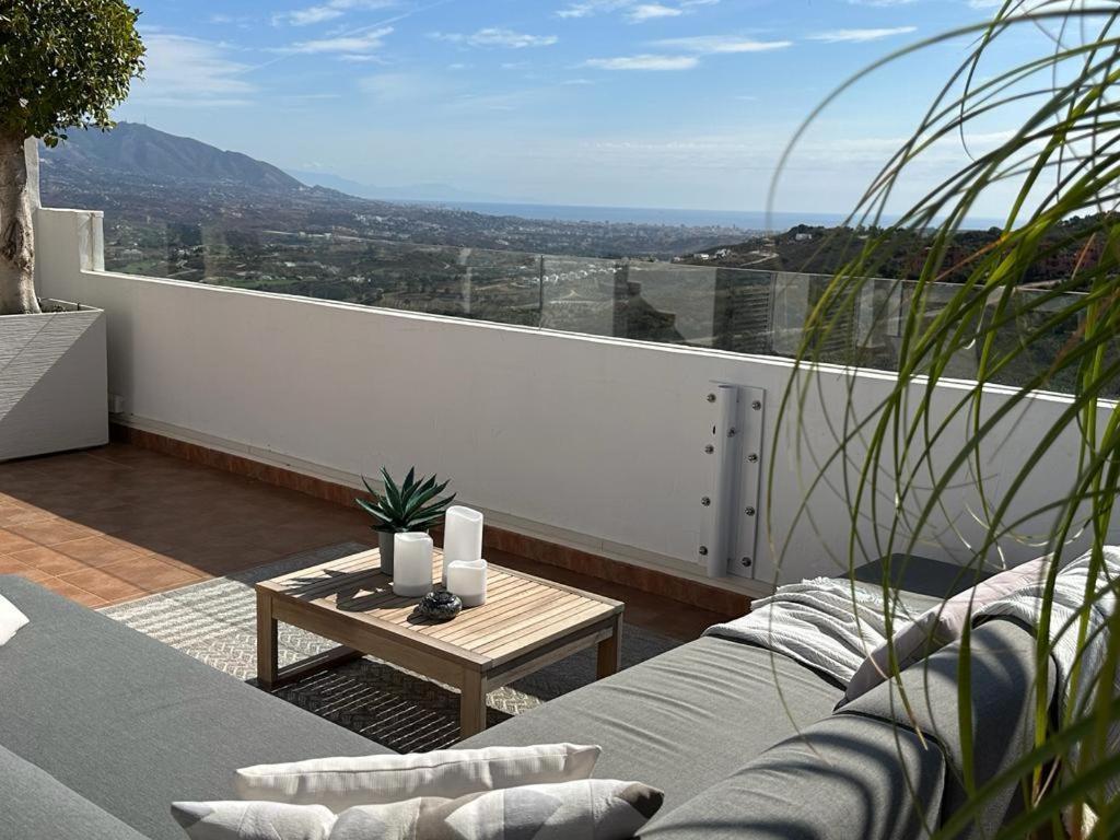 Penthouse Mit Privatem Jacuzzi In Marbella - La Mairena Apartamento Ojén Exterior foto